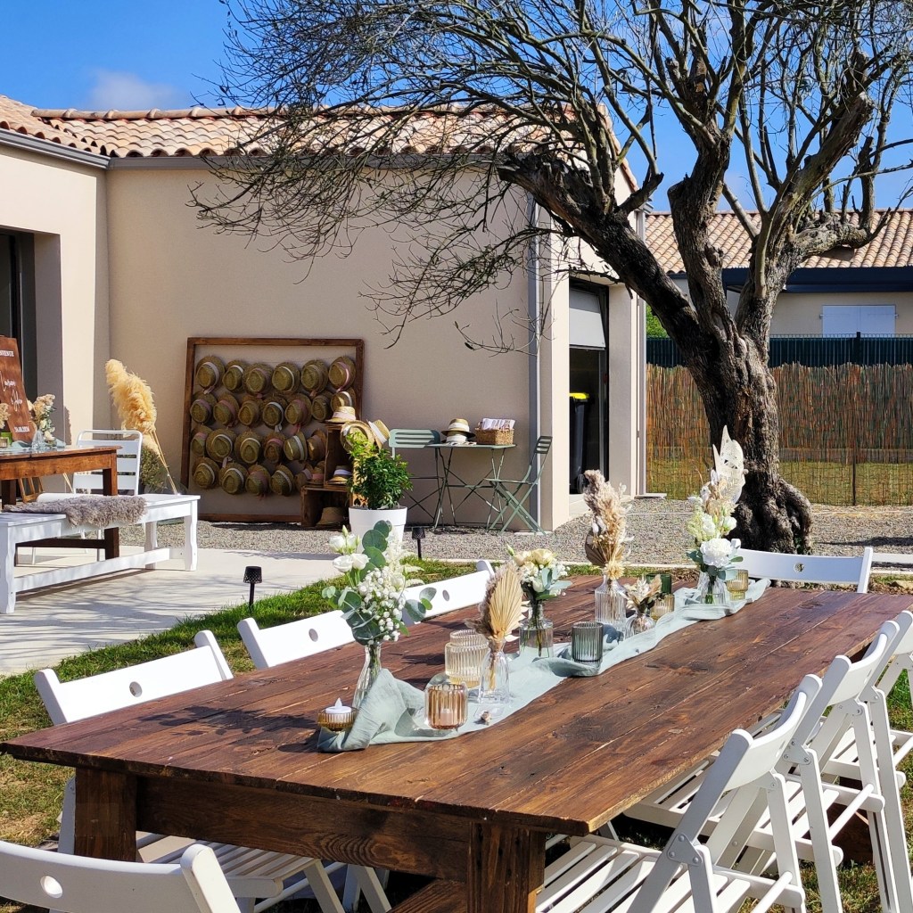 table dressée pour un mariage avant que les invités arrive